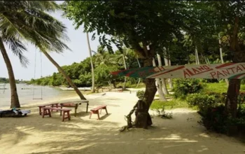 Pantai Alano Karimunjawa yang tenang dan alami