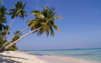 Suasana Pantai Ujung Gelam