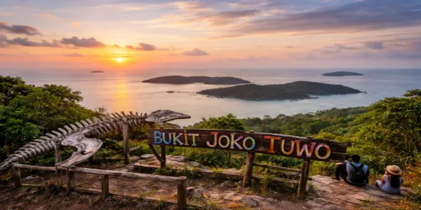 Bukit Joko Tuwo Karimunjawa Spot Sunrise dan Panorama Laut